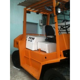 Xe nâng dầu TCM FD50-5T (2)